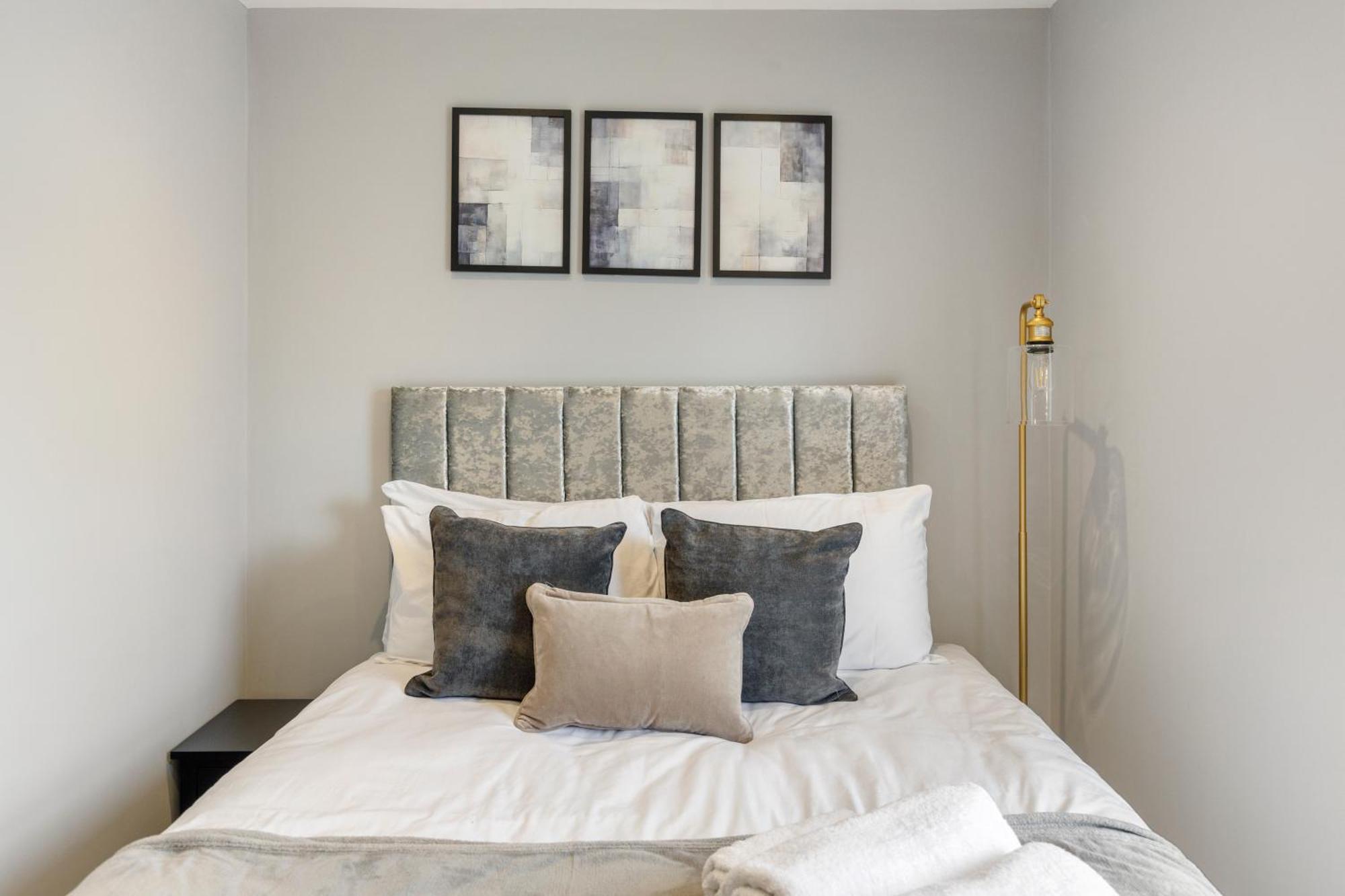 Wembley Luxury 3 Bedroom 런던 외부 사진