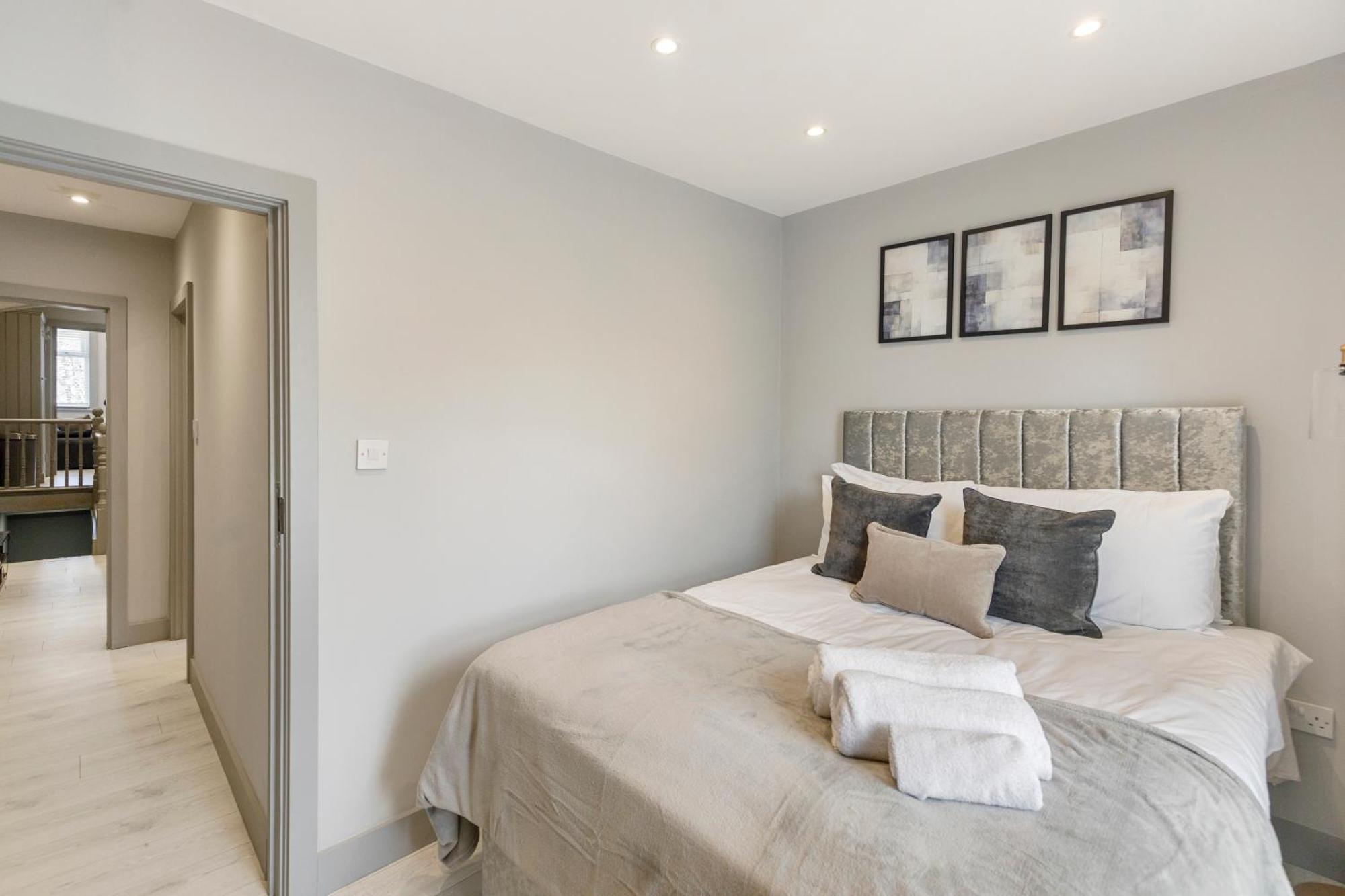 Wembley Luxury 3 Bedroom 런던 외부 사진