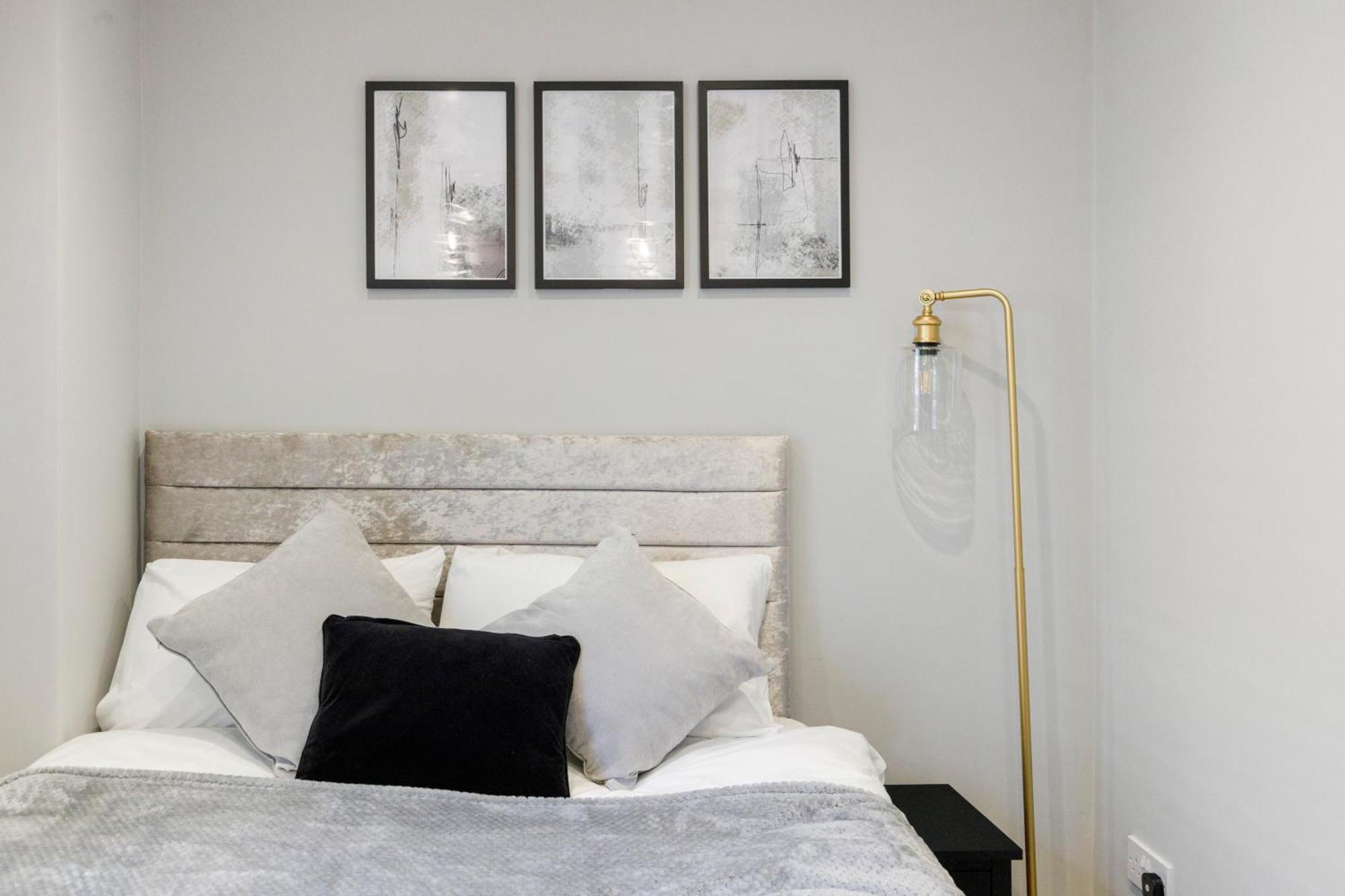 Wembley Luxury 3 Bedroom 런던 외부 사진
